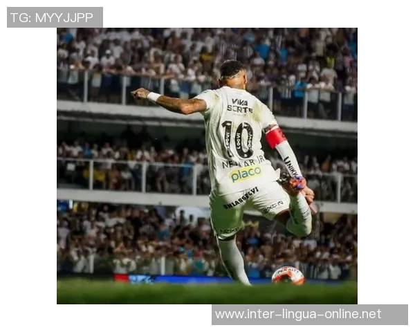 脚大如巨星的足球明星们如何在绿茵场上展现非凡技艺与魅力