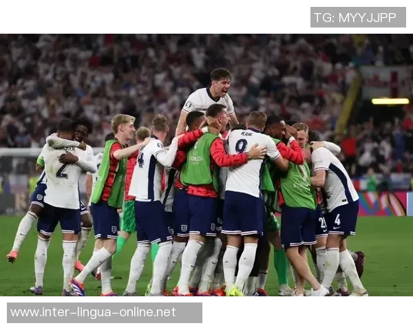 足球明星亲密互动揭秘打电话视频背后的故事与趣闻